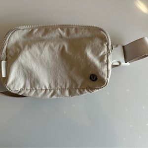 Lululemon Everywhere Belt Bag 1L